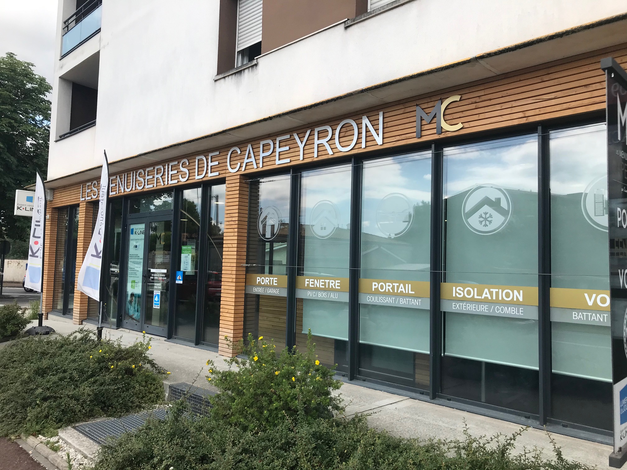 LES MENUISERIES DE CAPEYRON showroom 6