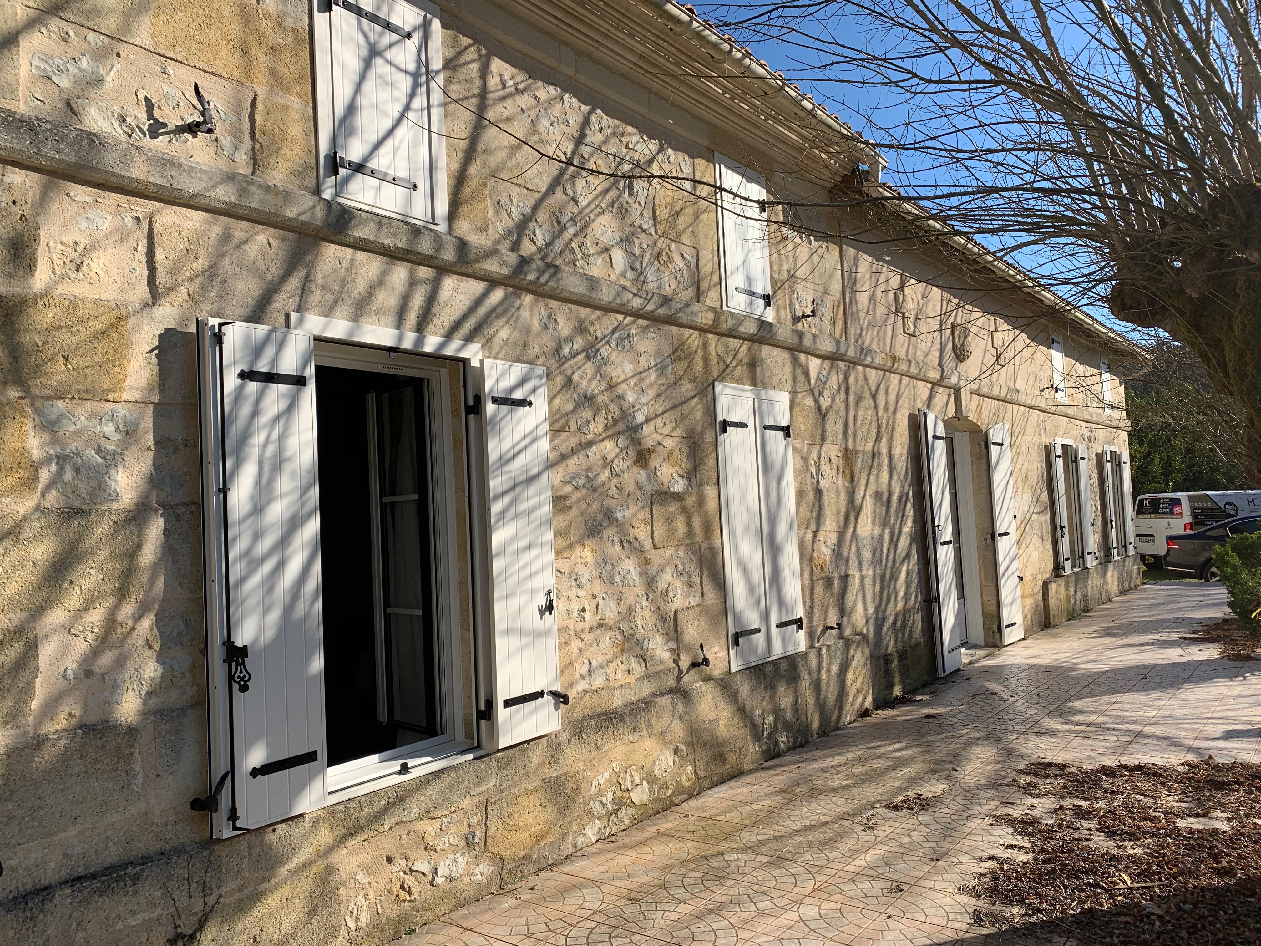 LES MENUISERIES DE CAPEYRON showroom 5