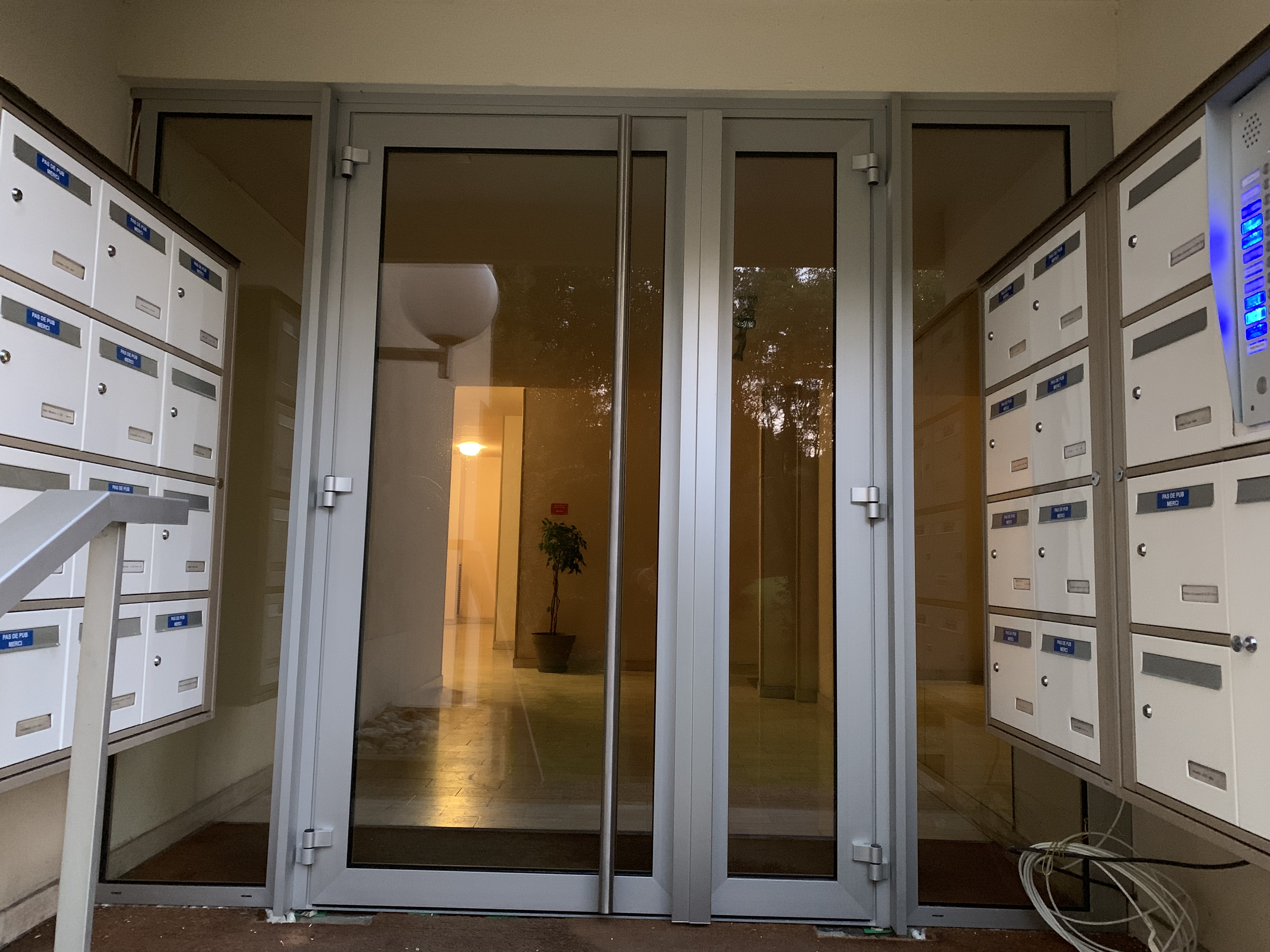 LES MENUISERIES DE CAPEYRON showroom 74